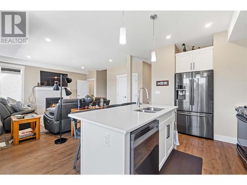 2810 15 Avenue Ne Unit# 8, Salmon Arm, BC - Indoor Photo Showing Kitchen With Double Sink With Upgraded Kitchen