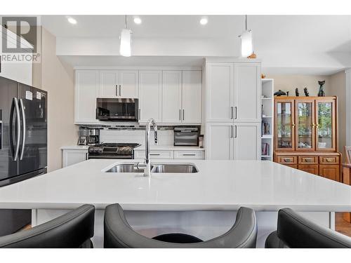 2810 15 Avenue Ne Unit# 8, Salmon Arm, BC - Indoor Photo Showing Kitchen With Double Sink With Upgraded Kitchen