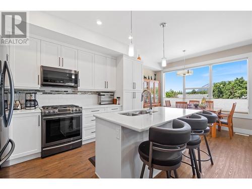 2810 15 Avenue Ne Unit# 8, Salmon Arm, BC - Indoor Photo Showing Kitchen With Double Sink With Upgraded Kitchen