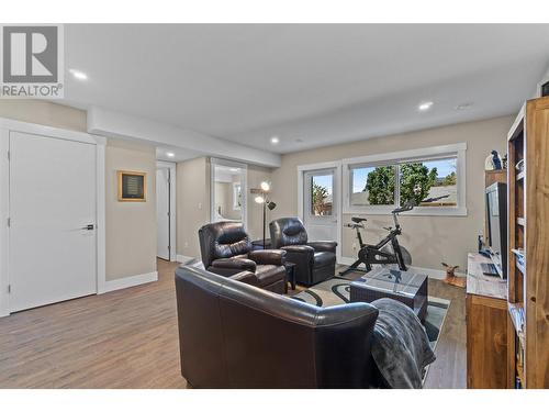 2810 15 Avenue Ne Unit# 8, Salmon Arm, BC - Indoor Photo Showing Living Room