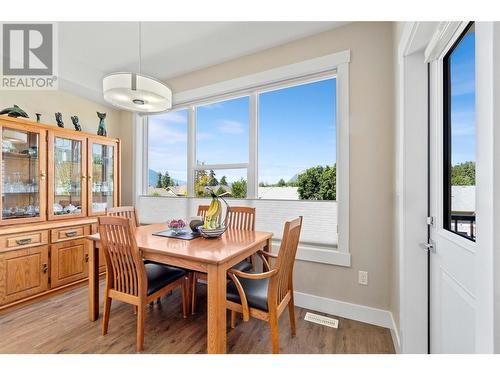 2810 15 Avenue Ne Unit# 8, Salmon Arm, BC - Indoor Photo Showing Dining Room