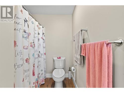 2810 15 Avenue Ne Unit# 8, Salmon Arm, BC - Indoor Photo Showing Bathroom