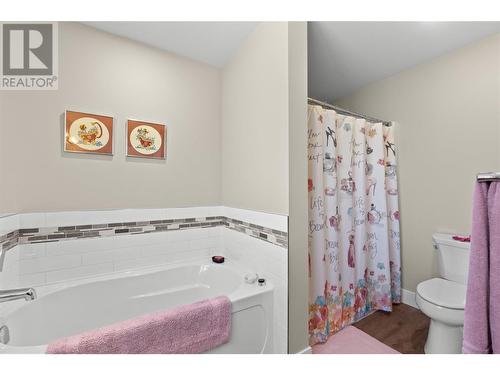 2810 15 Avenue Ne Unit# 8, Salmon Arm, BC - Indoor Photo Showing Bathroom