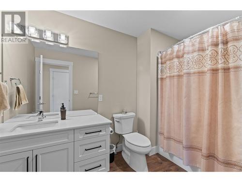 2810 15 Avenue Ne Unit# 8, Salmon Arm, BC - Indoor Photo Showing Bathroom