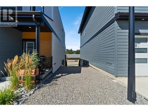 2810 15 Avenue Ne Unit# 8, Salmon Arm, BC - Outdoor