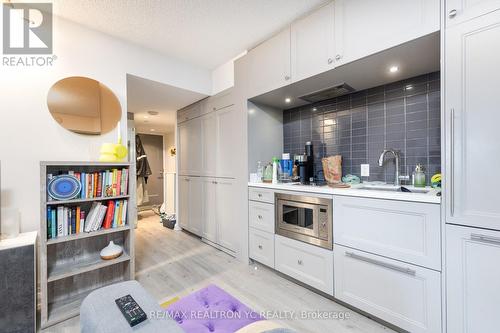 617 - 155 Yorkville Avenue, Toronto (Annex), ON - Indoor Photo Showing Kitchen