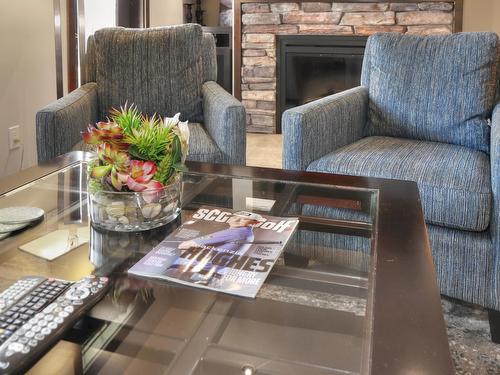 822A - 800 Bighorn Boulevard, Radium Hot Springs, BC - Indoor With Fireplace