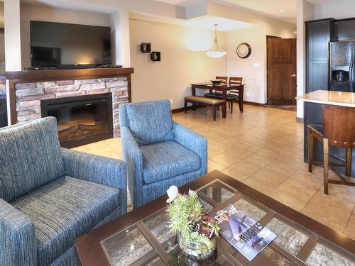 822A - 800 Bighorn Boulevard, Radium Hot Springs, BC - Indoor Photo Showing Living Room With Fireplace