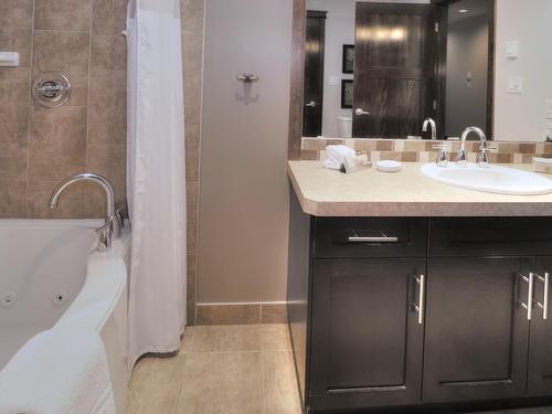 822A - 800 Bighorn Boulevard, Radium Hot Springs, BC - Indoor Photo Showing Bathroom