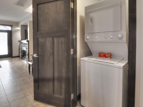 822A - 800 Bighorn Boulevard, Radium Hot Springs, BC - Indoor Photo Showing Laundry Room