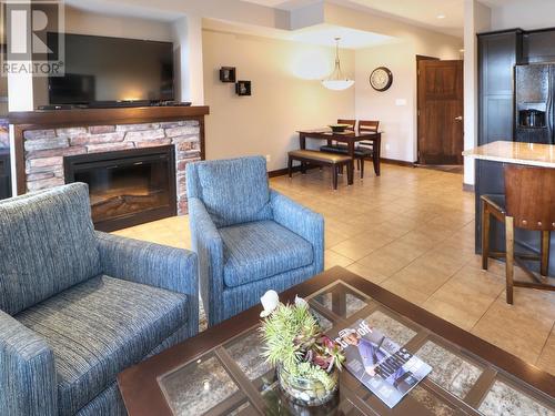 800 Bighorn Boulevard Unit# 822A, Radium Hot Springs, BC - Indoor Photo Showing Living Room With Fireplace