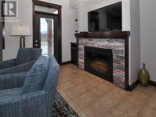 800 Bighorn Boulevard Unit# 822A, Radium Hot Springs, BC - Indoor Photo Showing Living Room With Fireplace