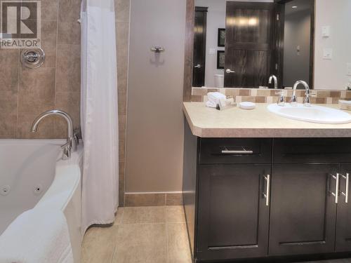 800 Bighorn Boulevard Unit# 822A, Radium Hot Springs, BC - Indoor Photo Showing Bathroom