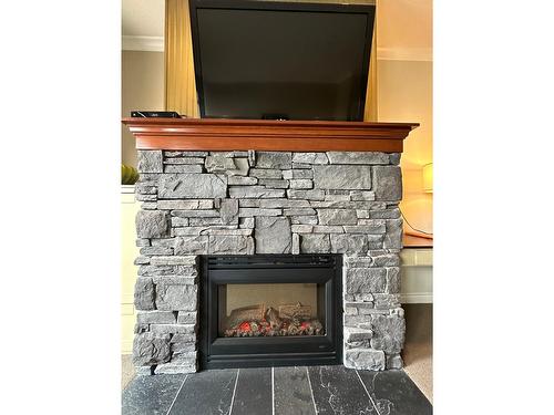 234C - 200 Bighorn Boulevard, Radium Hot Springs, BC - Indoor Photo Showing Living Room With Fireplace