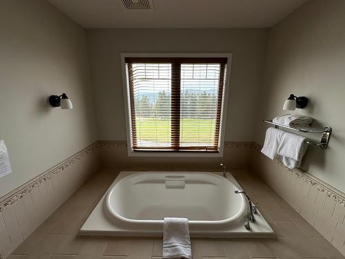 234C - 200 Bighorn Boulevard, Radium Hot Springs, BC - Indoor Photo Showing Bathroom