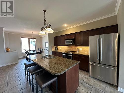 200 Bighorn Boulevard Unit# 234C, Radium Hot Springs, BC - Indoor Photo Showing Kitchen With Double Sink