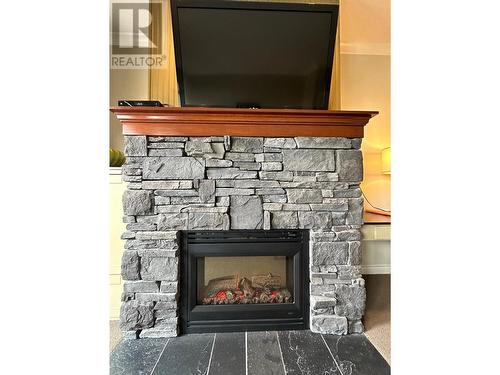 200 Bighorn Boulevard Unit# 234C, Radium Hot Springs, BC - Indoor Photo Showing Living Room With Fireplace