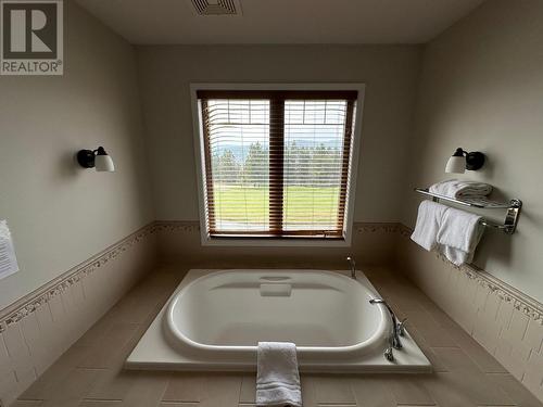 200 Bighorn Boulevard Unit# 234C, Radium Hot Springs, BC - Indoor Photo Showing Bathroom