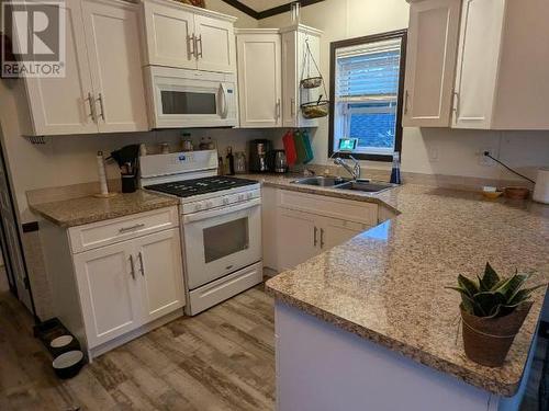 117-8430 Springbrook Road, Powell River, BC - Indoor Photo Showing Kitchen With Double Sink