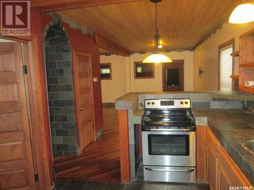 1937 Halifax Street, Regina, SK - Indoor Photo Showing Kitchen