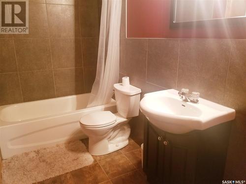 1937 Halifax Street, Regina, SK - Indoor Photo Showing Bathroom