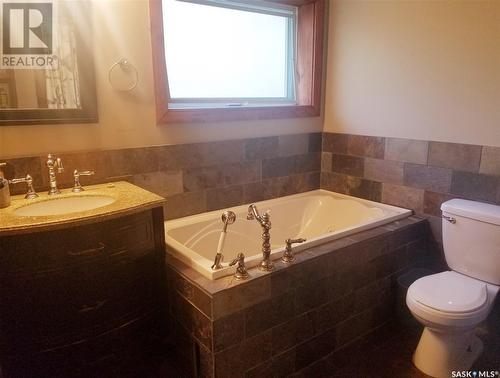 1937 Halifax Street, Regina, SK - Indoor Photo Showing Bathroom