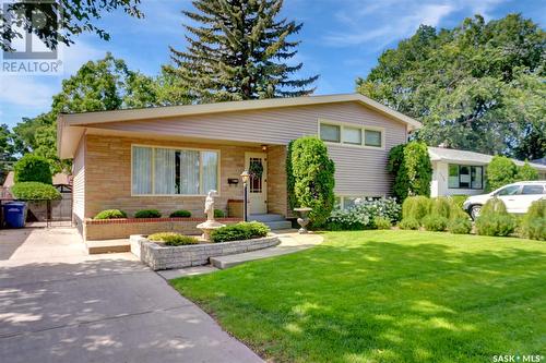 1132 13Th Avenue Nw, Moose Jaw, SK - Outdoor With Facade