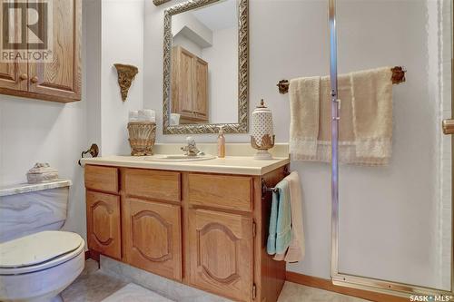 1132 13Th Avenue Nw, Moose Jaw, SK - Indoor Photo Showing Bathroom