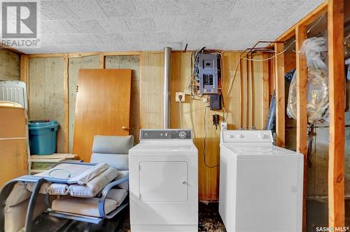 1132 13Th Avenue Nw, Moose Jaw, SK - Indoor Photo Showing Laundry Room