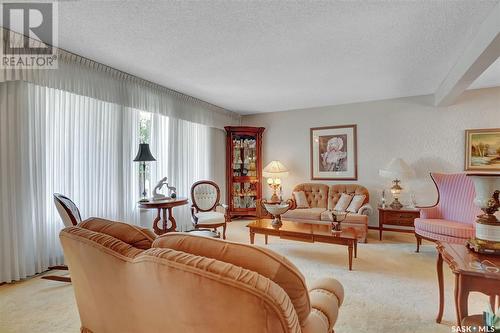 1132 13Th Avenue Nw, Moose Jaw, SK - Indoor Photo Showing Living Room