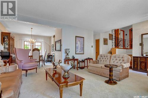 1132 13Th Avenue Nw, Moose Jaw, SK - Indoor Photo Showing Living Room