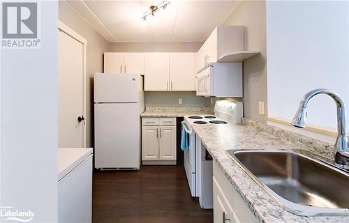 17 Dawson Drive Unit# 26, Collingwood, ON - Indoor Photo Showing Kitchen