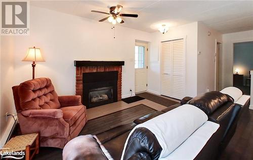 17 Dawson Drive Unit# 26, Collingwood, ON - Indoor Photo Showing Living Room With Fireplace