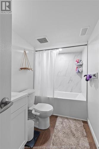 825 Ellrose Avenue, Windsor, ON - Indoor Photo Showing Bathroom