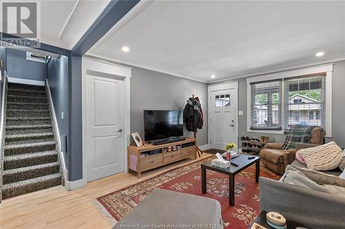 825 Ellrose Avenue, Windsor, ON - Indoor Photo Showing Living Room