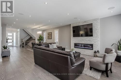 474 Dewitt Road, Hamilton (Lakeshore), ON - Indoor Photo Showing Living Room With Fireplace