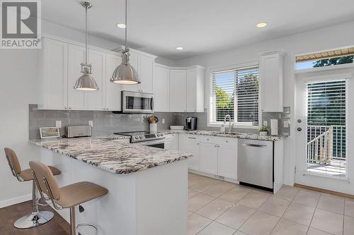 4943 Windsong Crescent, Kelowna, BC - Indoor Photo Showing Kitchen With Upgraded Kitchen