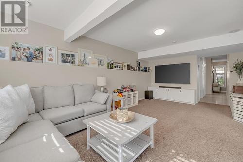 4943 Windsong Crescent, Kelowna, BC - Indoor Photo Showing Living Room