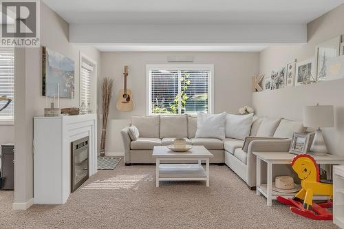 4943 Windsong Crescent, Kelowna, BC - Indoor Photo Showing Living Room