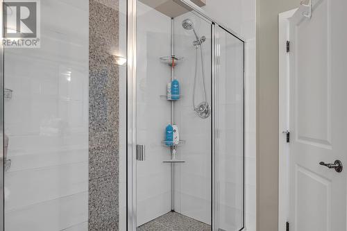 4943 Windsong Crescent, Kelowna, BC - Indoor Photo Showing Bathroom