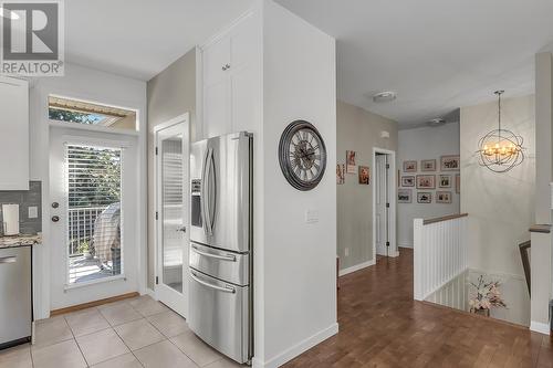 4943 Windsong Crescent, Kelowna, BC - Indoor Photo Showing Kitchen