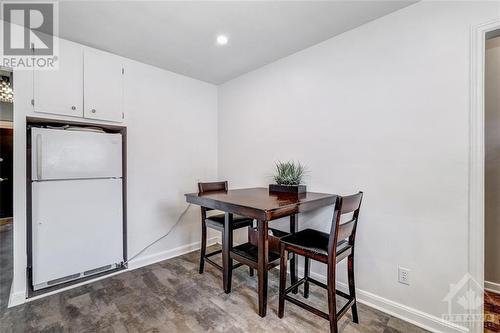 11 Twin Terrace, Ottawa, ON - Indoor Photo Showing Dining Room