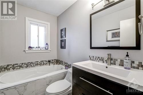 11 Twin Terrace, Ottawa, ON - Indoor Photo Showing Bathroom