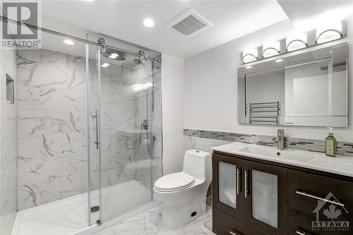 11 Twin Terrace, Ottawa, ON - Indoor Photo Showing Bathroom