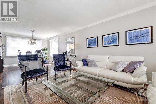 11 Twin Terrace, Ottawa, ON - Indoor Photo Showing Living Room