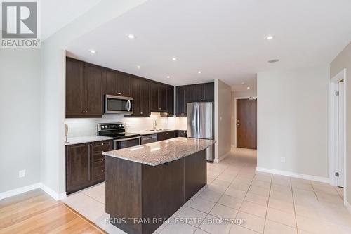 707 - 33 Ellen Street, Barrie (City Centre), ON - Indoor Photo Showing Kitchen With Upgraded Kitchen