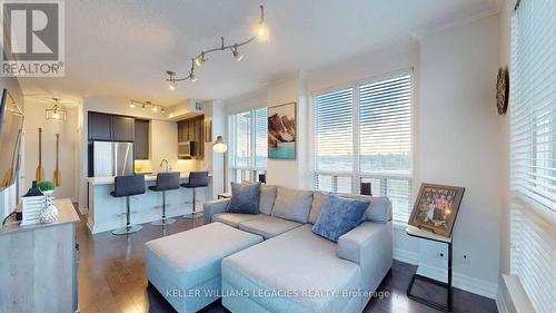 1001 - 2087 Lake Shore Boulevard W, Toronto (Mimico), ON - Indoor Photo Showing Living Room