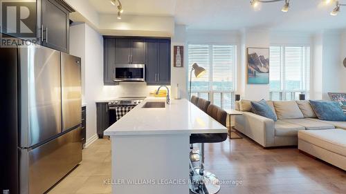 1001 - 2087 Lake Shore Boulevard W, Toronto (Mimico), ON - Indoor Photo Showing Kitchen With Upgraded Kitchen