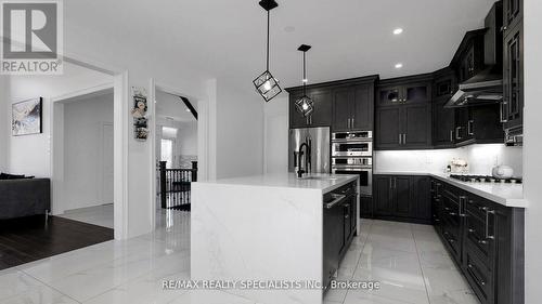 2 Rampart Drive, Brampton (Bram East), ON - Indoor Photo Showing Kitchen With Upgraded Kitchen