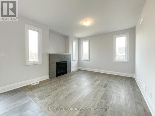 7709 Secretariat Court, Niagara Falls, ON - Indoor Photo Showing Living Room With Fireplace